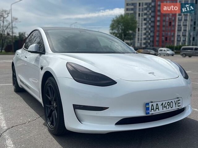 Белый Тесла Модель 3, объемом двигателя 0 л и пробегом 68 тыс. км за 24900 $, фото 2 на Automoto.ua