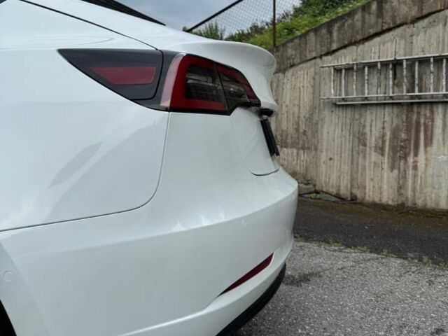 Белый Тесла Модель 3, объемом двигателя 0 л и пробегом 42 тыс. км за 13000 $, фото 2 на Automoto.ua