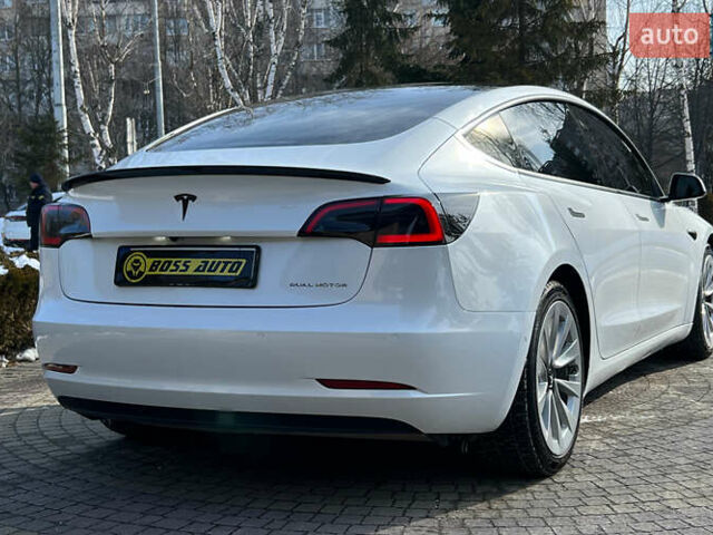 Белый Тесла Модель 3, объемом двигателя 0 л и пробегом 64 тыс. км за 20900 $, фото 6 на Automoto.ua