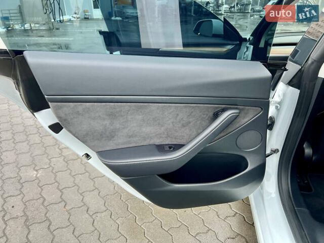 Білий Тесла Модель 3, об'ємом двигуна 0 л та пробігом 5 тис. км за 22500 $, фото 32 на Automoto.ua