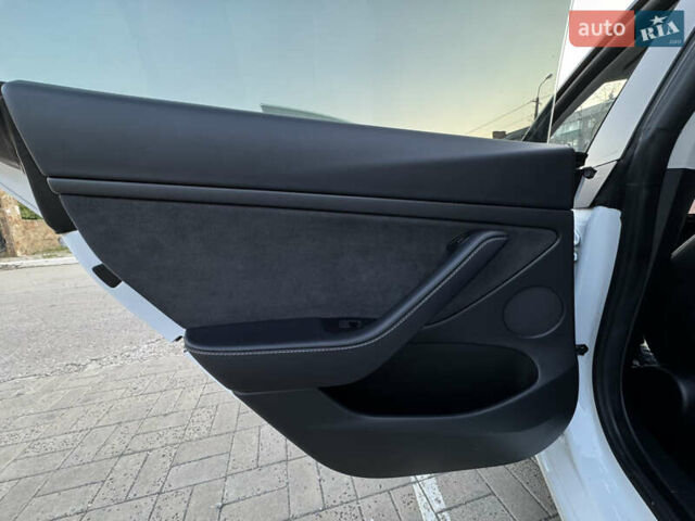 Белый Тесла Модель 3, объемом двигателя 0 л и пробегом 114 тыс. км за 18500 $, фото 8 на Automoto.ua