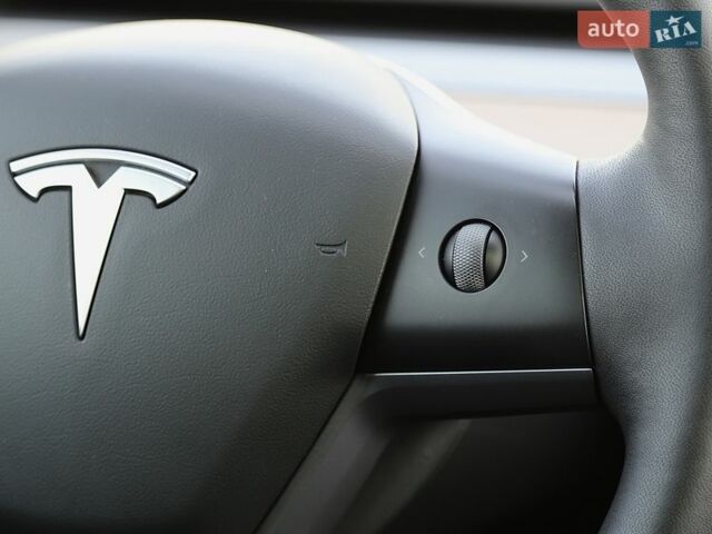 Білий Тесла Модель 3, об'ємом двигуна 0 л та пробігом 47 тис. км за 25000 $, фото 18 на Automoto.ua