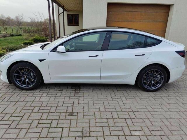 Белый Тесла Модель 3, объемом двигателя 0 л и пробегом 47 тыс. км за 17000 $, фото 1 на Automoto.ua