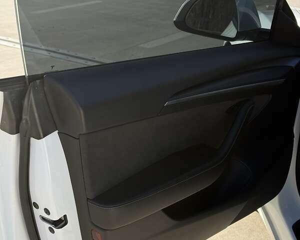 Белый Тесла Модель 3, объемом двигателя 0 л и пробегом 38 тыс. км за 24300 $, фото 16 на Automoto.ua