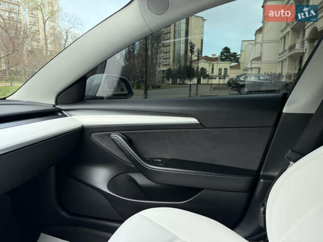 Белый Тесла Модель 3, объемом двигателя 0 л и пробегом 60 тыс. км за 22900 $, фото 35 на Automoto.ua