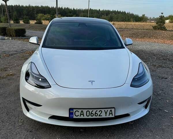Білий Тесла Модель 3, об'ємом двигуна 0 л та пробігом 52 тис. км за 22000 $, фото 1 на Automoto.ua