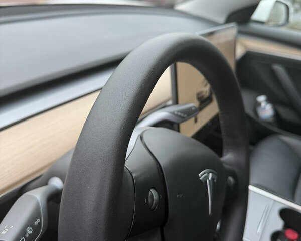 Білий Тесла Модель 3, об'ємом двигуна 0 л та пробігом 13 тис. км за 20800 $, фото 5 на Automoto.ua