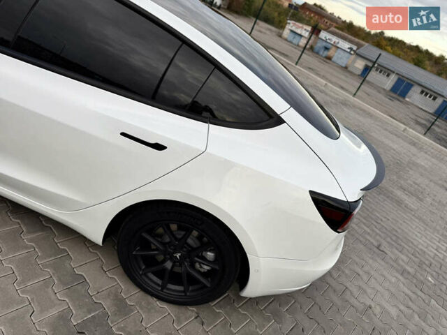 Белый Тесла Модель 3, объемом двигателя 0 л и пробегом 70 тыс. км за 22600 $, фото 19 на Automoto.ua