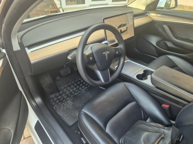 Білий Тесла Модель 3, об'ємом двигуна 0 л та пробігом 120 тис. км за 19999 $, фото 3 на Automoto.ua