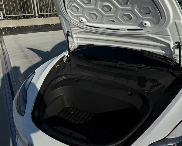 Белый Тесла Модель 3, объемом двигателя 0 л и пробегом 38 тыс. км за 24300 $, фото 8 на Automoto.ua