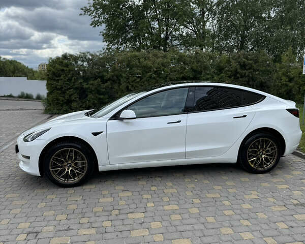Белый Тесла Модель 3, объемом двигателя 0 л и пробегом 62 тыс. км за 23000 $, фото 5 на Automoto.ua
