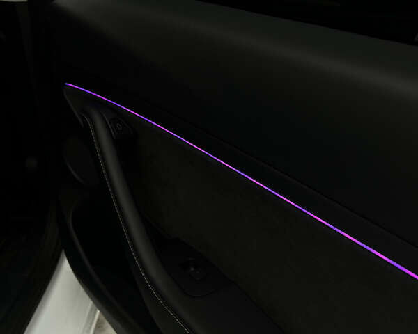 Білий Тесла Модель 3, об'ємом двигуна 0 л та пробігом 51 тис. км за 24500 $, фото 14 на Automoto.ua