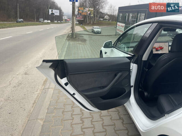 Белый Тесла Модель 3, объемом двигателя 0 л и пробегом 95 тыс. км за 22500 $, фото 22 на Automoto.ua