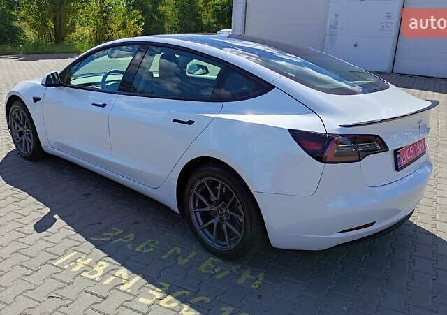 Білий Тесла Модель 3, об'ємом двигуна 0 л та пробігом 58 тис. км за 25700 $, фото 4 на Automoto.ua