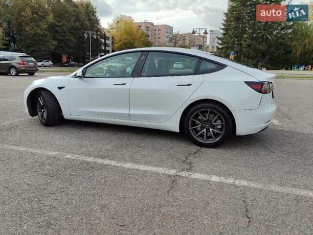 Белый Тесла Модель 3, объемом двигателя 0 л и пробегом 180 тыс. км за 20200 $, фото 5 на Automoto.ua