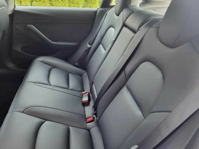 Белый Тесла Модель 3, объемом двигателя 0 л и пробегом 48 тыс. км за 12500 $, фото 12 на Automoto.ua