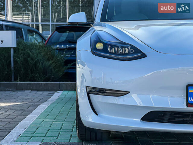 Білий Тесла Модель 3, об'ємом двигуна 0 л та пробігом 10 тис. км за 27900 $, фото 2 на Automoto.ua