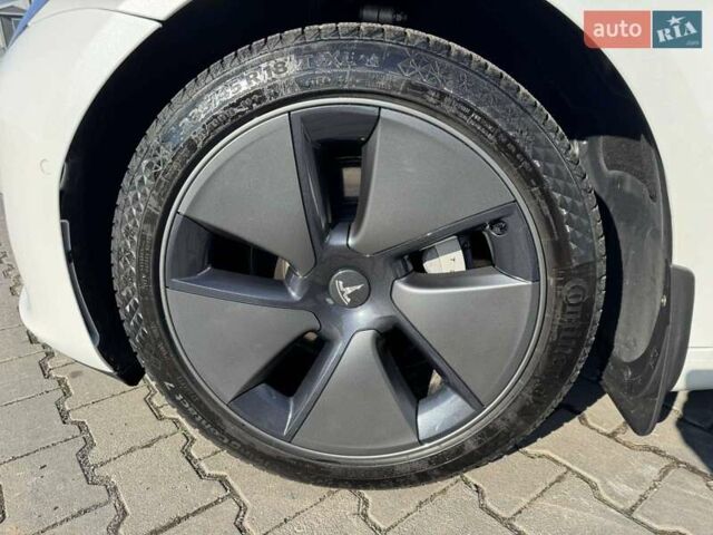 Белый Тесла Модель 3, объемом двигателя 0 л и пробегом 56 тыс. км за 20877 $, фото 3 на Automoto.ua