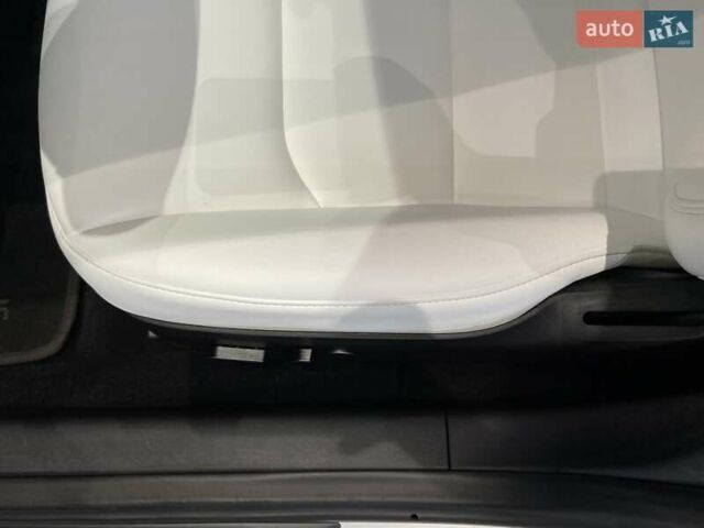 Белый Тесла Модель 3, объемом двигателя 0 л и пробегом 18 тыс. км за 28999 $, фото 19 на Automoto.ua