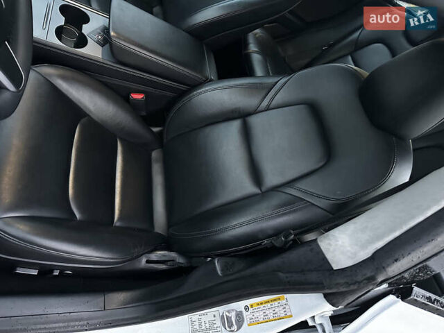 Білий Тесла Модель 3, об'ємом двигуна 0 л та пробігом 115 тис. км за 20900 $, фото 33 на Automoto.ua