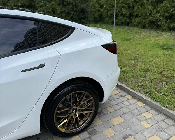 Белый Тесла Модель 3, объемом двигателя 0 л и пробегом 62 тыс. км за 23000 $, фото 8 на Automoto.ua