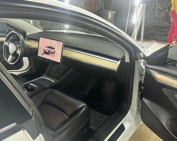 Белый Тесла Модель 3, объемом двигателя 0 л и пробегом 125 тыс. км за 22000 $, фото 11 на Automoto.ua
