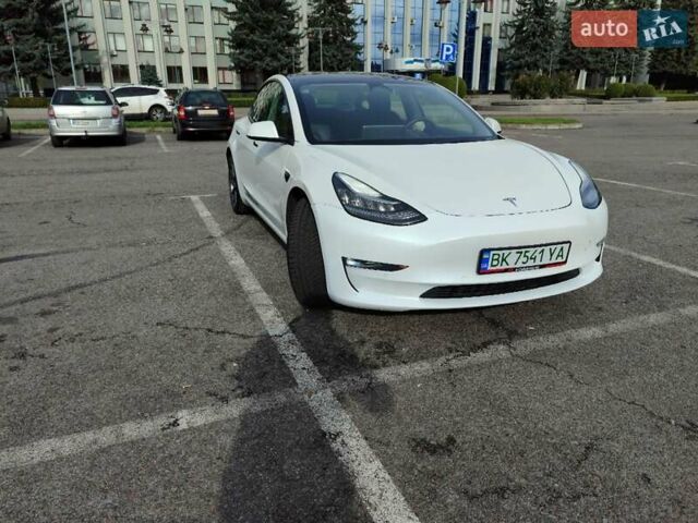 Белый Тесла Модель 3, объемом двигателя 0 л и пробегом 180 тыс. км за 20200 $, фото 7 на Automoto.ua