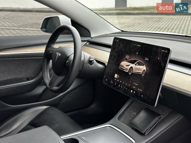 Белый Тесла Модель 3, объемом двигателя 0 л и пробегом 35 тыс. км за 24699 $, фото 34 на Automoto.ua