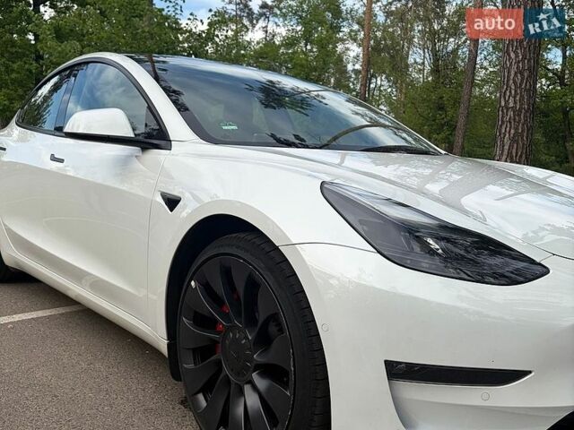 Белый Тесла Модель 3, объемом двигателя 0 л и пробегом 64 тыс. км за 28000 $, фото 6 на Automoto.ua