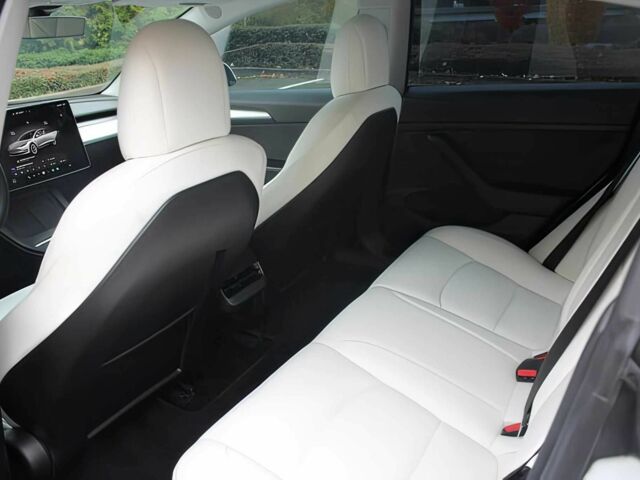 Белый Тесла Модель 3, объемом двигателя 0 л и пробегом 29 тыс. км за 9100 $, фото 11 на Automoto.ua