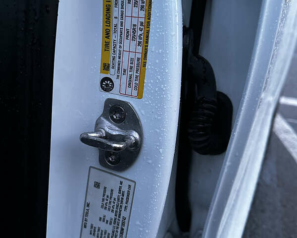 Білий Тесла Модель 3, об'ємом двигуна 0 л та пробігом 115 тис. км за 20900 $, фото 48 на Automoto.ua