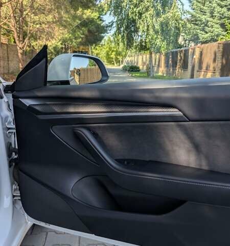 Білий Тесла Модель 3, об'ємом двигуна 0 л та пробігом 156 тис. км за 20499 $, фото 8 на Automoto.ua