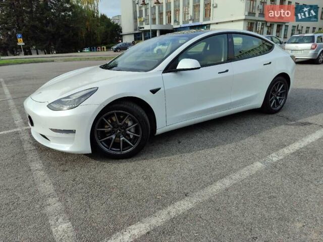 Белый Тесла Модель 3, объемом двигателя 0 л и пробегом 180 тыс. км за 20200 $, фото 8 на Automoto.ua