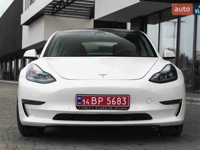 Білий Тесла Модель 3, об'ємом двигуна 0 л та пробігом 3 тис. км за 42000 $, фото 1 на Automoto.ua