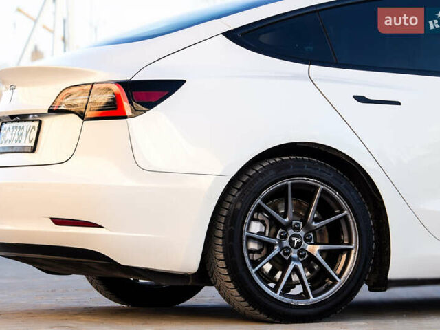 Белый Тесла Модель 3, объемом двигателя 0 л и пробегом 94 тыс. км за 19999 $, фото 5 на Automoto.ua