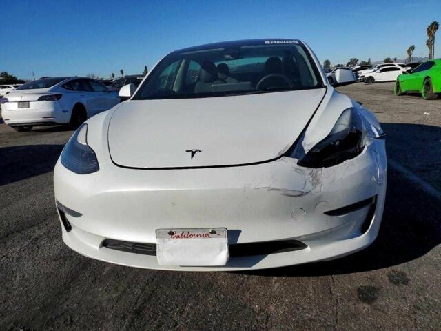 Білий Тесла Модель 3, об'ємом двигуна 0 л та пробігом 44 тис. км за 5000 $, фото 4 на Automoto.ua