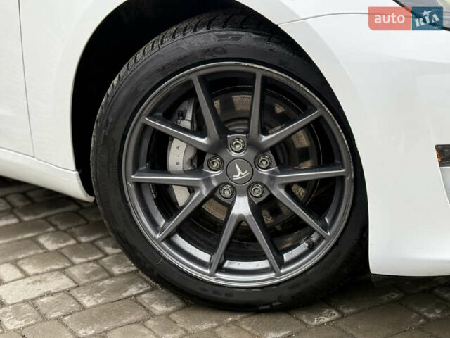 Білий Тесла Модель 3, об'ємом двигуна 0 л та пробігом 70 тис. км за 19999 $, фото 12 на Automoto.ua