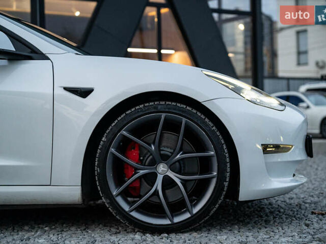 Белый Тесла Модель 3, объемом двигателя 0 л и пробегом 53 тыс. км за 27500 $, фото 13 на Automoto.ua