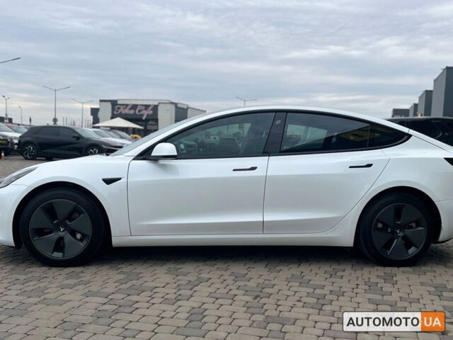 Белый Тесла Модель 3, объемом двигателя 60 л и пробегом 32 тыс. км за 24990 $, фото 3 на Automoto.ua