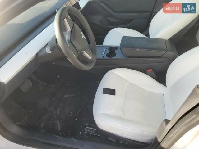 Білий Тесла Модель 3, об'ємом двигуна 0 л та пробігом 122 тис. км за 4600 $, фото 6 на Automoto.ua