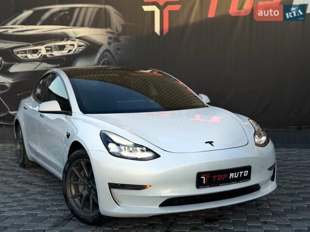 Білий Тесла Модель 3, об'ємом двигуна 0 л та пробігом 67 тис. км за 19999 $, фото 7 на Automoto.ua
