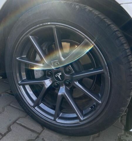 Белый Тесла Модель 3, объемом двигателя 0 л и пробегом 86 тыс. км за 17500 $, фото 5 на Automoto.ua