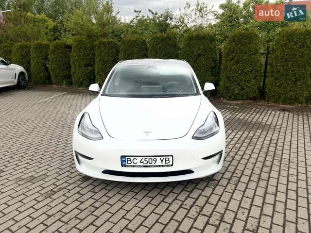 Білий Тесла Модель 3, об'ємом двигуна 0 л та пробігом 33 тис. км за 20310 $, фото 1 на Automoto.ua