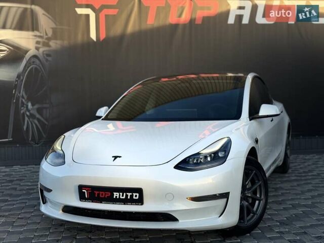Білий Тесла Модель 3, об'ємом двигуна 0 л та пробігом 67 тис. км за 19999 $, фото 2 на Automoto.ua