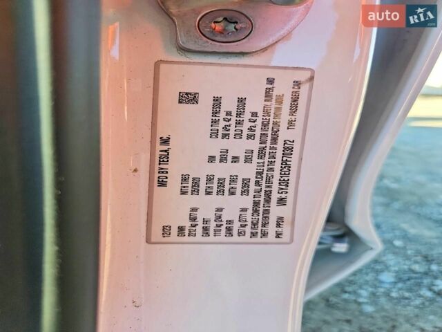 Білий Тесла Модель 3, об'ємом двигуна 0 л та пробігом 68 тис. км за 7700 $, фото 11 на Automoto.ua
