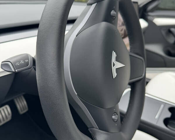 Белый Тесла Модель 3, объемом двигателя 0 л и пробегом 28 тыс. км за 28900 $, фото 15 на Automoto.ua