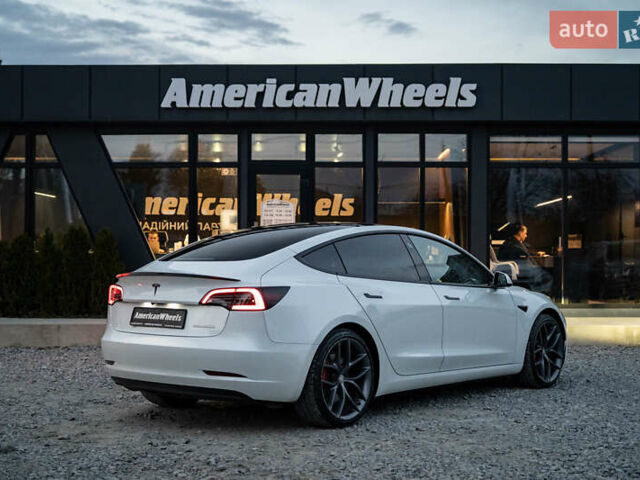 Белый Тесла Модель 3, объемом двигателя 0 л и пробегом 53 тыс. км за 27500 $, фото 4 на Automoto.ua