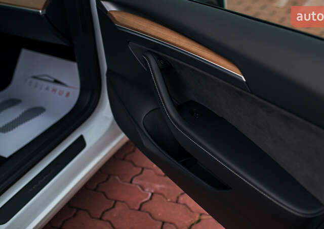 Белый Тесла Модель 3, объемом двигателя 0 л и пробегом 5 тыс. км за 27500 $, фото 44 на Automoto.ua