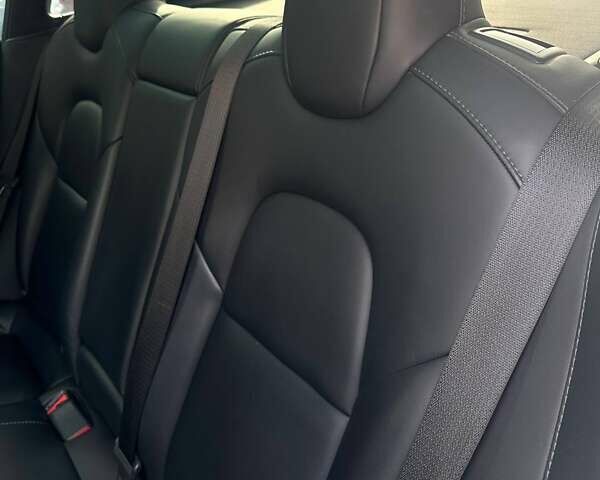 Білий Тесла Модель 3, об'ємом двигуна 0 л та пробігом 102 тис. км за 25500 $, фото 16 на Automoto.ua