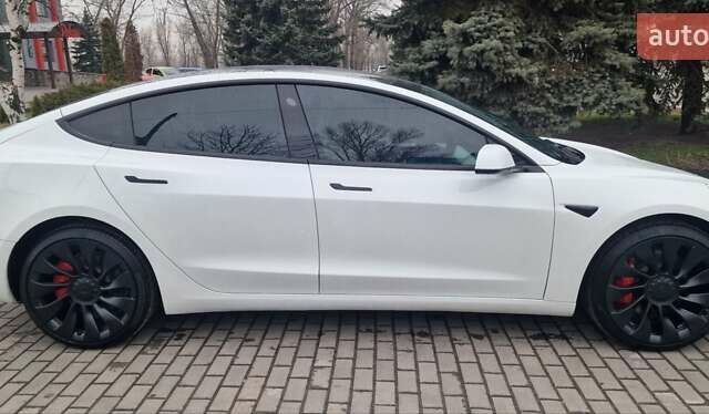 Белый Тесла Модель 3, объемом двигателя 0 л и пробегом 6 тыс. км за 30200 $, фото 2 на Automoto.ua